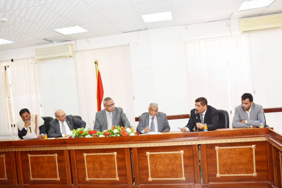 الغرفة التجارية في الأمانة تناشد الأمم المتحدة العمل على فتح ميناء الغرفة التجارية في الأمانة تناشد الأمم المتحدة العمل على فتح ميناء